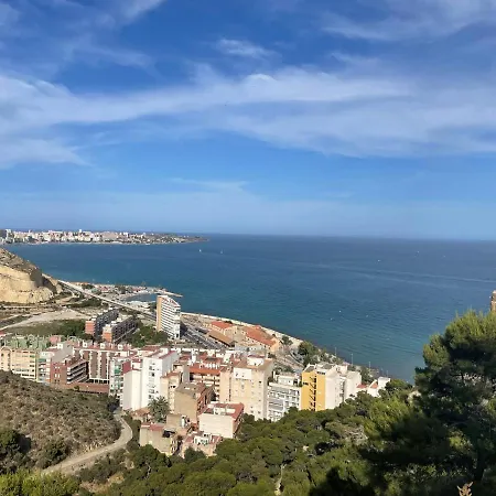 Almuden's Yellow Apartment, High-speed Free Wifi, 250m To Beach, The Center Of