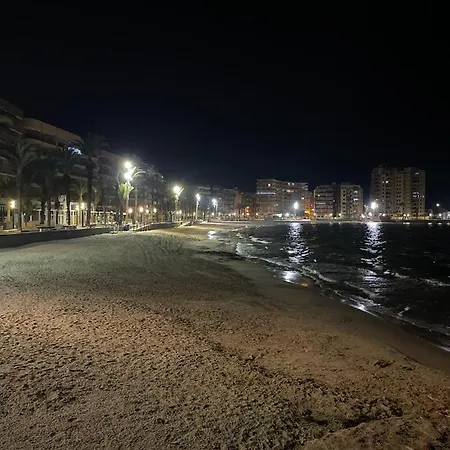 Almuden's Yellow Apartment, High-speed Free Wifi, 250m To Beach, The Center Of Torrevieja