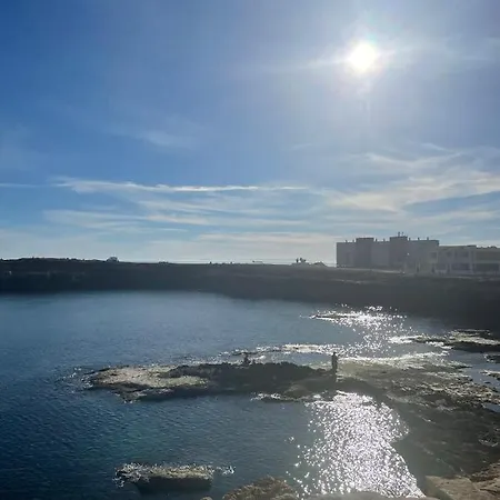 Almuden's Yellow Apartment, High-speed Free Wifi, 250m To Beach, The Center Of Lägenhet *