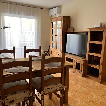 Apartment Almuden's Yellow Apartment, High-speed Free Wifi, 250m To Beach, The Center Of