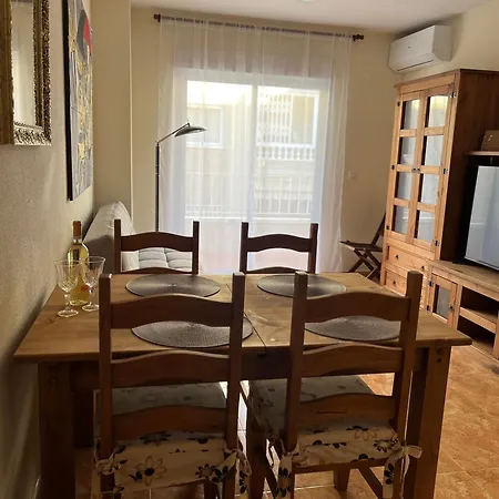Apartment Almuden's Yellow Apartment, High-speed Free Wifi, 250m To Beach, The Center Of *