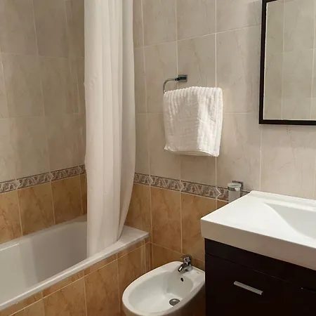 Almuden's Yellow Apartment, High-speed Free Wifi, 250m To Beach, The Center Of Apartment *